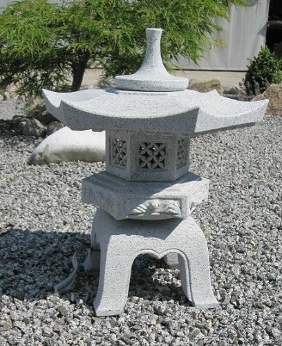 Japanische Steinlaterne